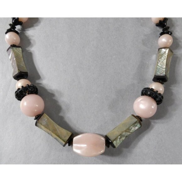 Vintage necklace pink, gold & black larger plastic beaded choker statement 15" - Picture 3 of 3